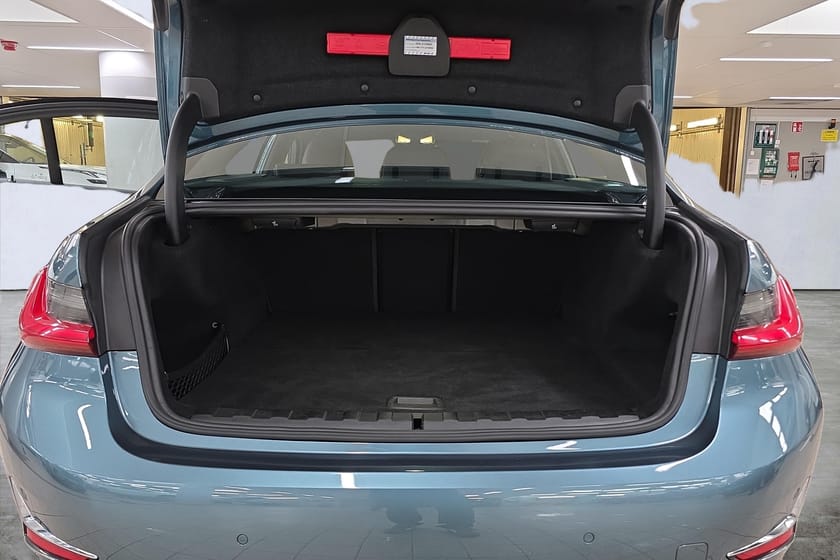 Bild 4 av BMW 330e Sedan Plug Hybrid Luxury Line 7 Skinn/vinterhjul/elstolminne