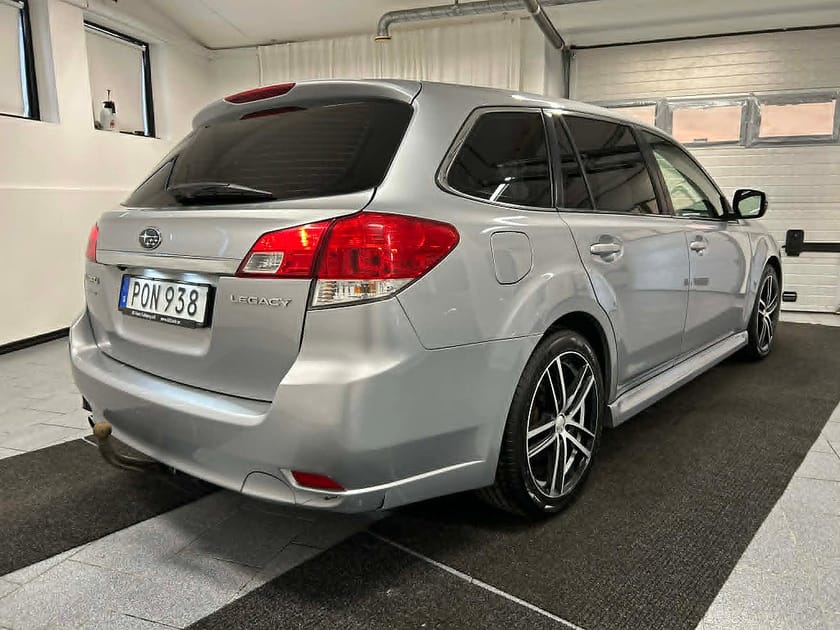 Bild 2 av Subaru Legacy Wagon 2.5 CNG 173 hk 4WD Lineartronic Drag S/V Nyservad