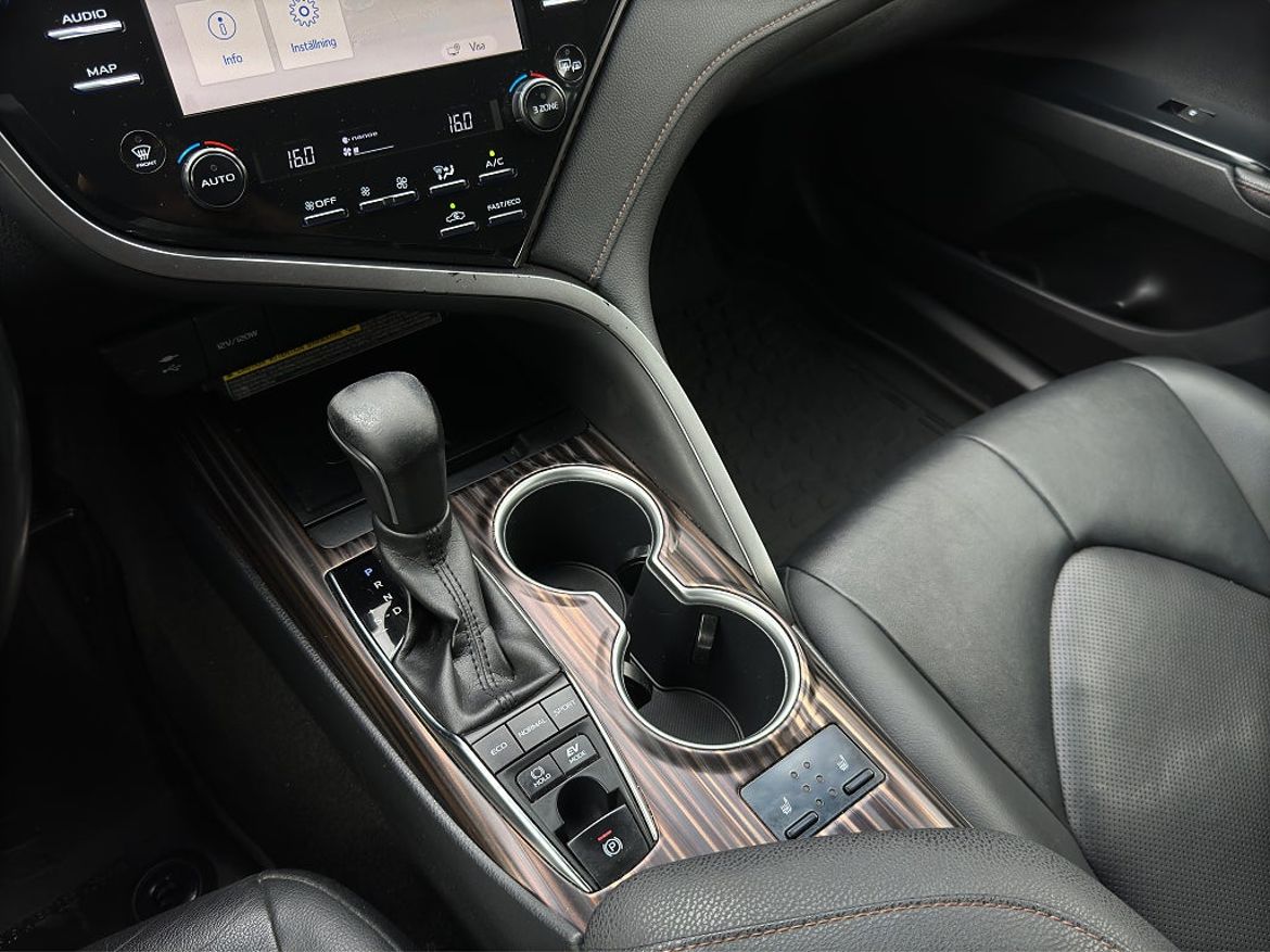 Toyota Camry Hybrid, bild 16 av 21