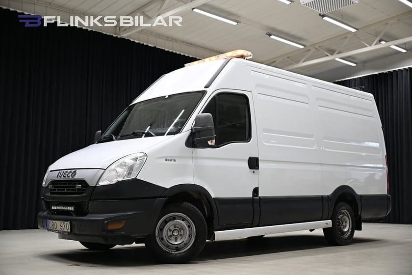 Bild 1 av Iveco Daily 35S13 Skåpbil 126HK Servicebil|Inredd|Drag|Värmare|3.5ton-dragvikt