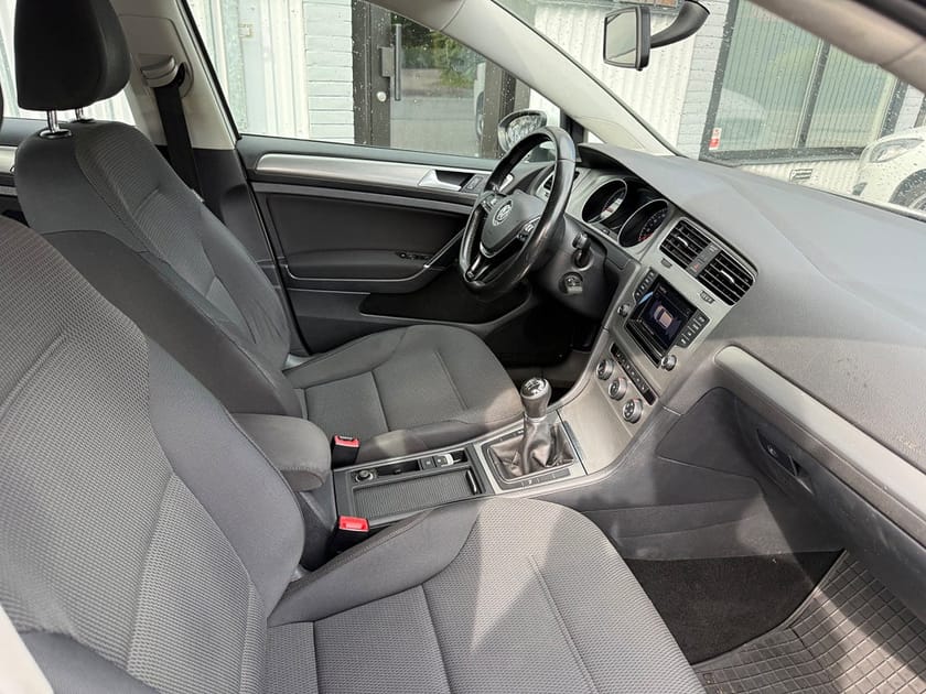 Bild 5 av Volkswagen Golf Sportscombi 1.2 TSI 105HK MASTERS / DRAG