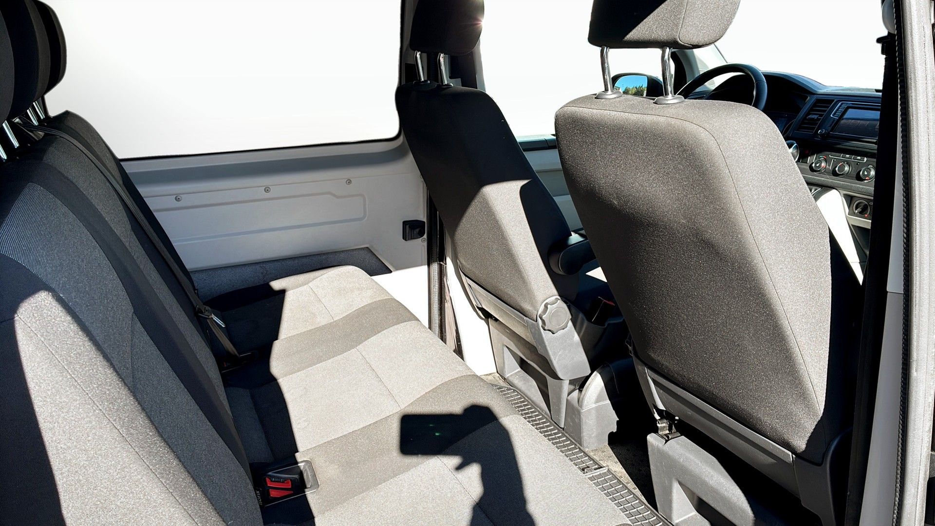Volkswagen Transporter KOMBI 2018, photo 4/10