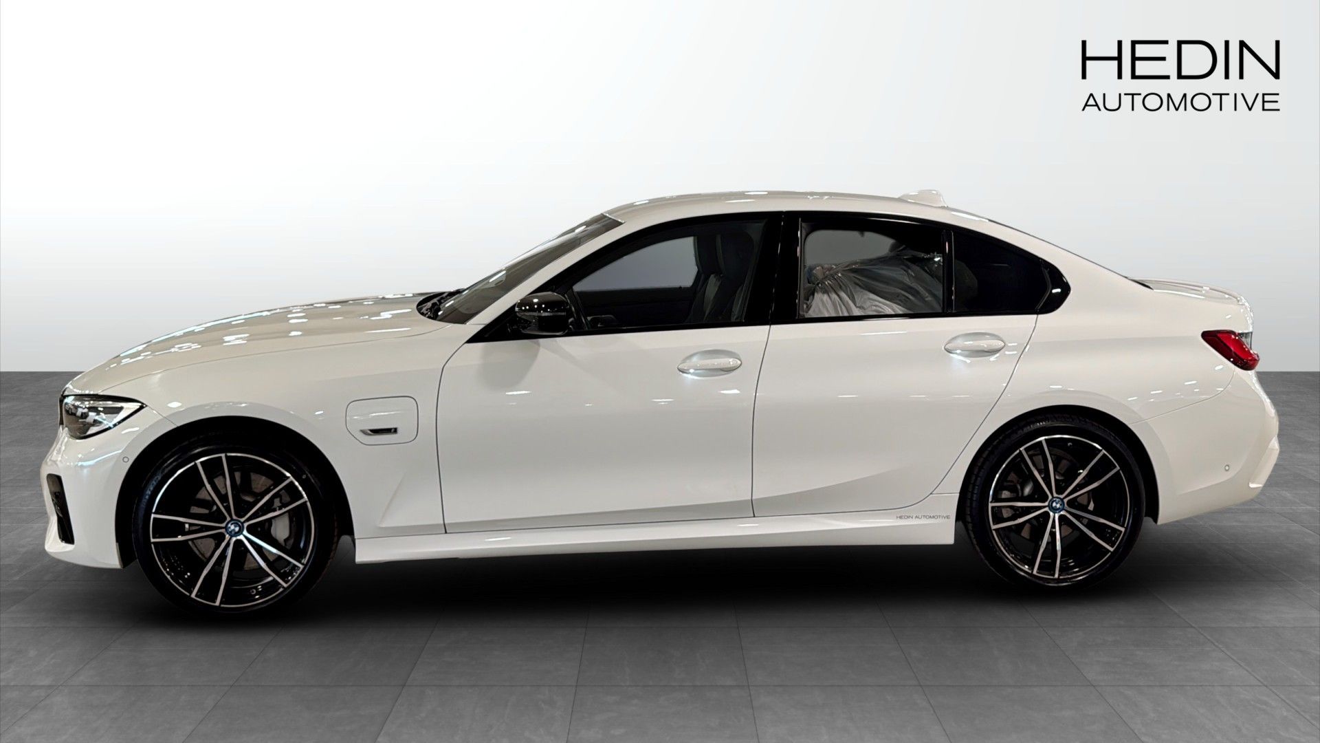 BMW 330 e xDrive Sedan 2022, photo 6/10