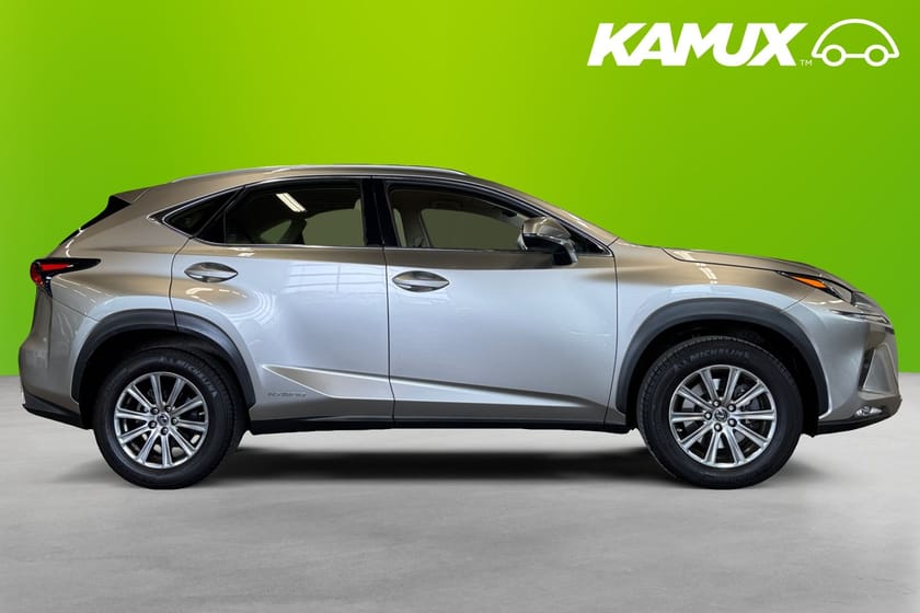 Bild 2 av Lexus NX 300h AWD 2.5 E-CVT 197hk GRILL PÅ KÖPET Drag Skinn B kamera Business