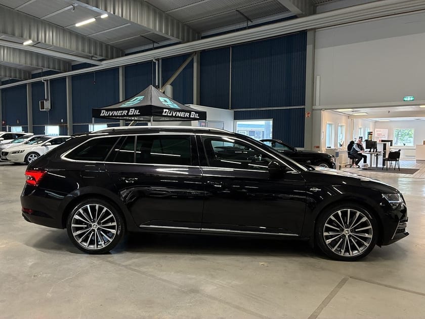 Bild 3 av Škoda Superb iV Kombi Skoda L&K | Pano | Cockpit | Drag