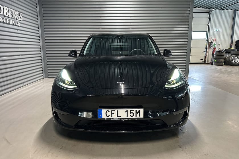 Bild 2 av Tesla Model Y Performance AWD 534hk Backkamera Navi Panorama Drag