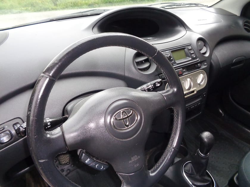 Bild 3 av Toyota Yaris 5D 1.3 VVT-i 87 HK/BES. TILL JUNI -27/MVG/FINANS/INBYTE