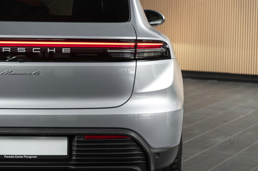 Bilde 4 av Porsche Macan 4 Luftfjæring/Krok/BOSE/18veis/Matrix/Passasjerskjerm++