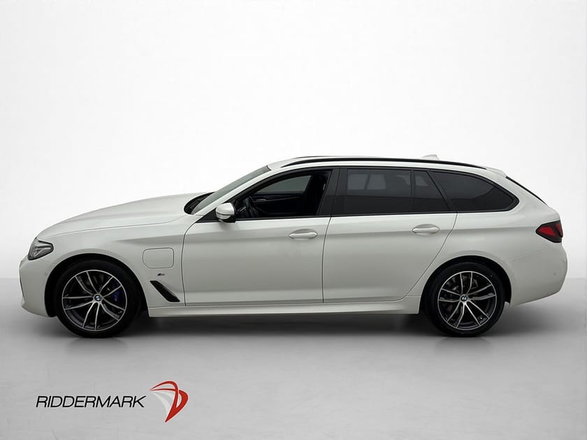 Bild 5 av BMW 530e xDrive Touring M Sport Shadowline Kamera Navi Drag