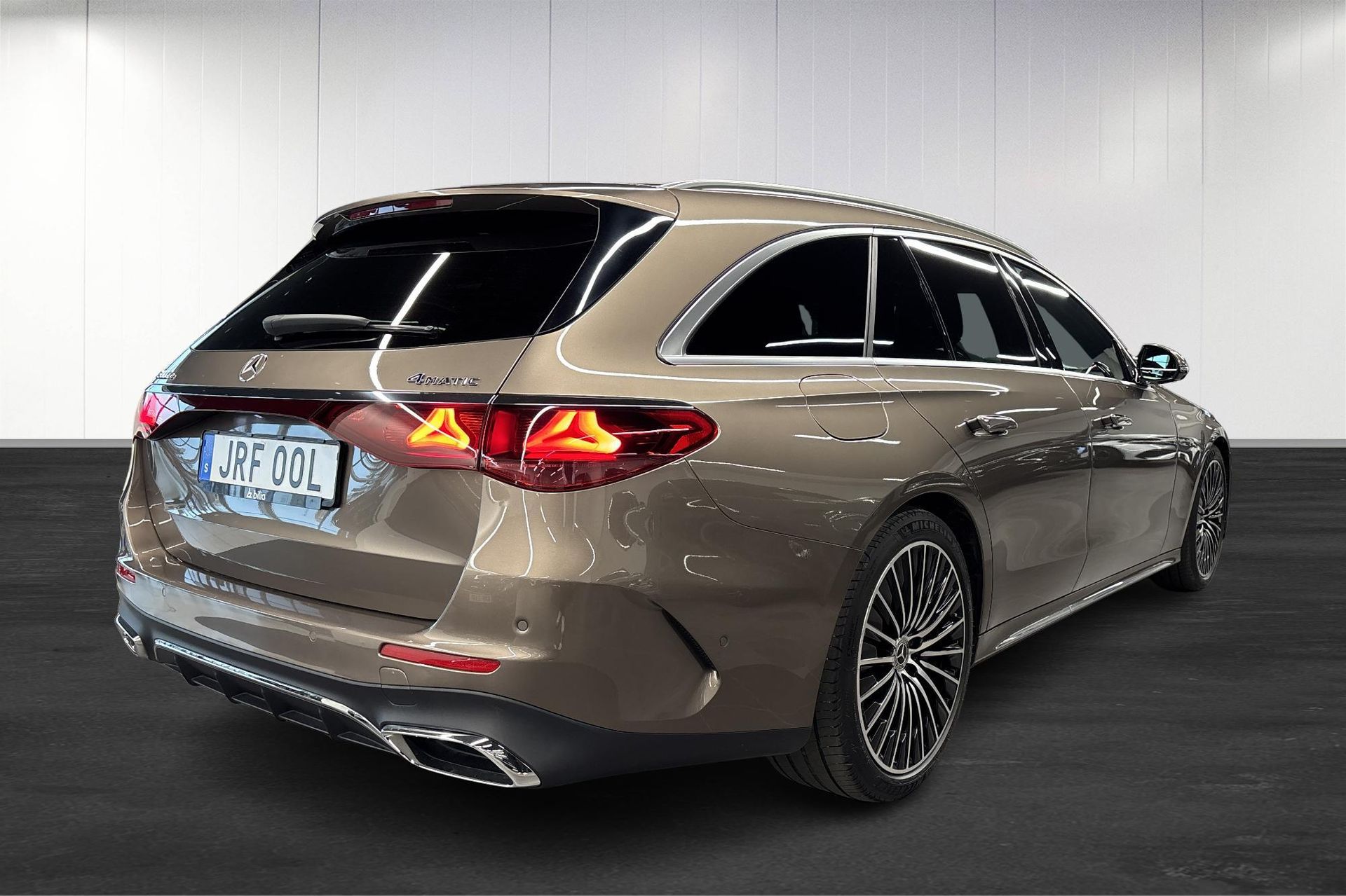 Mercedes-Benz E 300 d e 4MATIC T 2025, bild 4/10