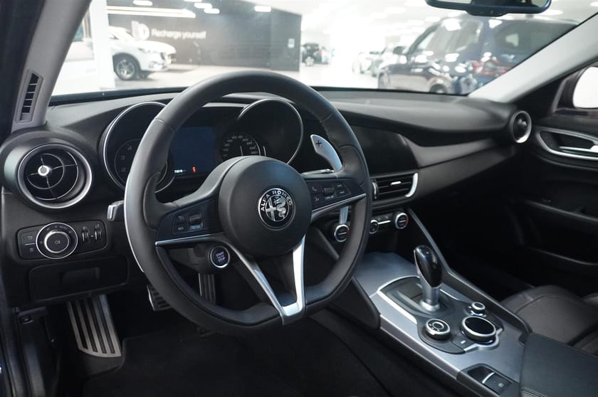 Bild 2 av Alfa Romeo Giulia Veloce 2.0 Turbo Q4 AWD Backkamera Elstolar
