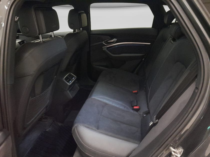 Bild 5 av Audi Q8 50 e-tron quattro / Drag / 20 tum / Svart optik /