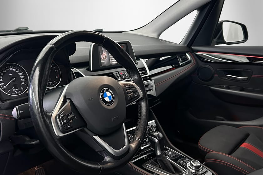Bild 4 av BMW 218d Active Tourer Sport Line | Aut | Drag | F-hållare