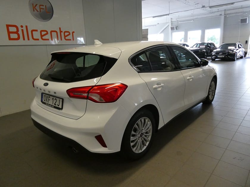 Bild 4 av Ford Focus 1.0 Titanium V-Däck ingår-Carplay-AdaptivFH-Keyless
