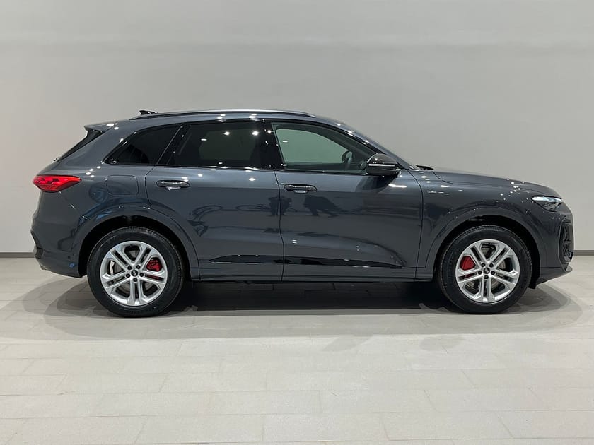 Bild 2 av Audi Q5 e-hybrid quattro S Line 367 hk