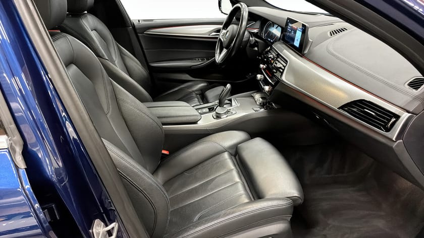 Bild 3 av BMW 530d xDrive Touring M-Sport  Drag Head-up Rattvärme