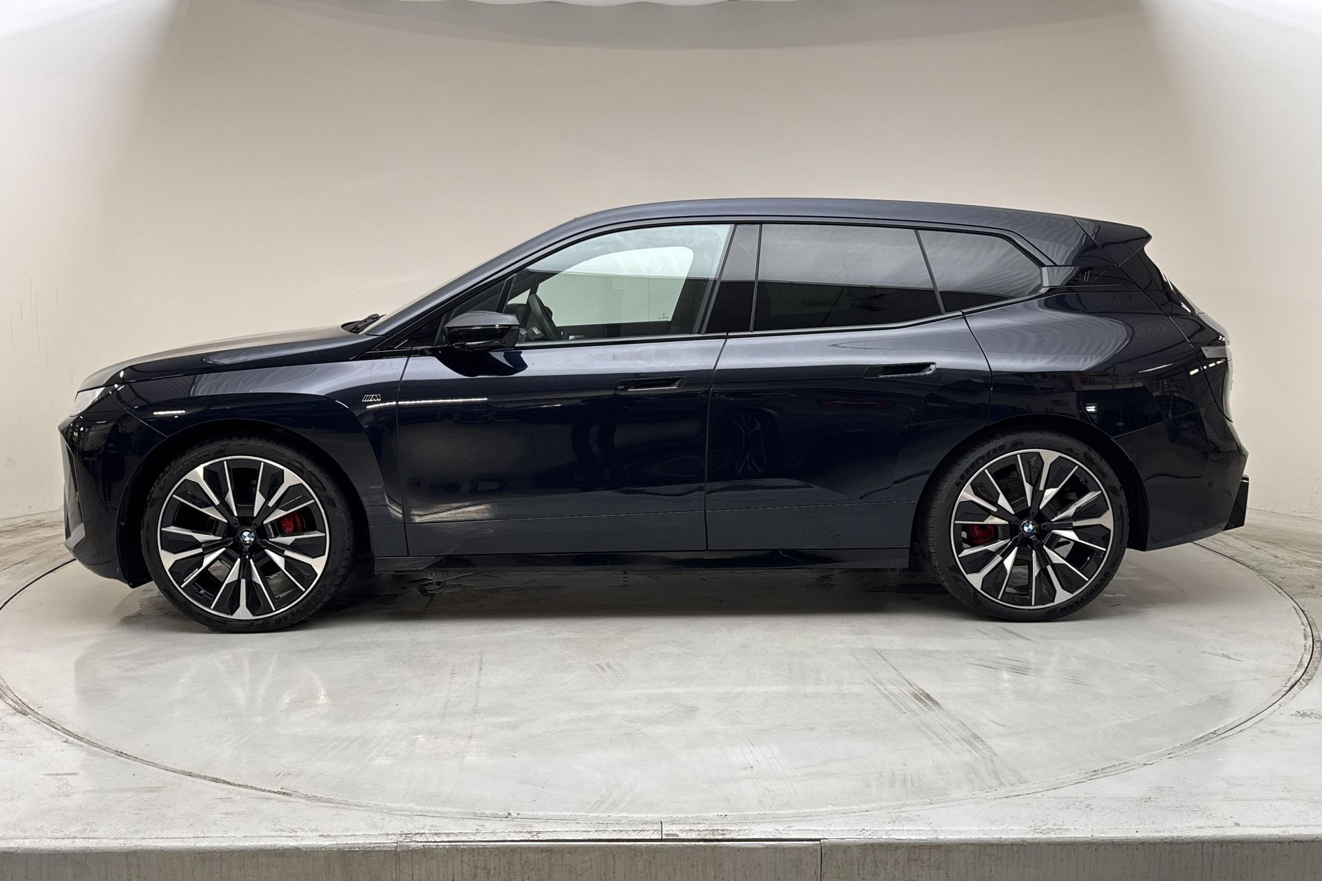 BMW iX M70 2025, bild 2/10