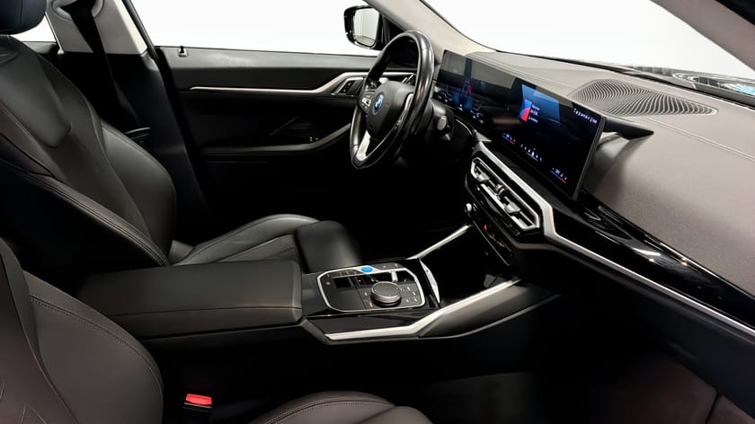 Bild 3 av BMW i4 eDrive40 Gran Coupé HiFi Drag Svankstöd