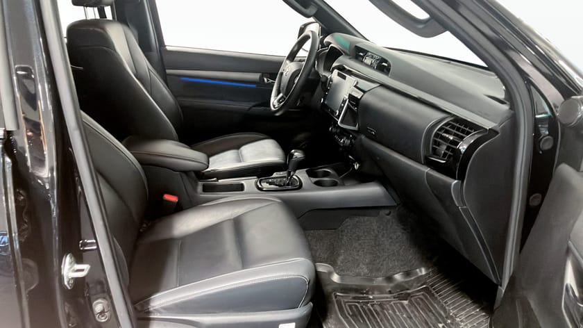 Bild 3 av Toyota Hilux Dubbelhytt 2.8 4WD INVINCIBLE DRAG NAVI H/L VÄXEL