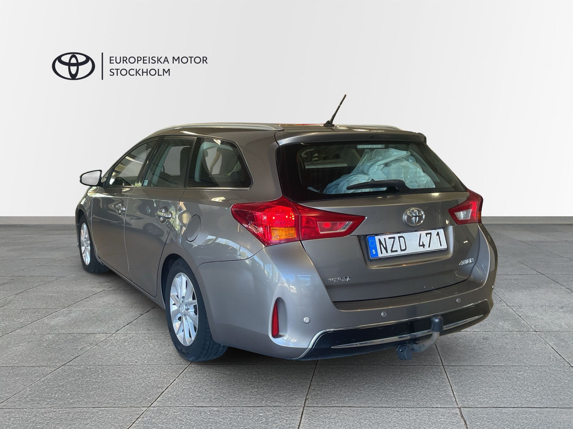 Toyota Auris Touring Sports 2.0 D-4D 2014, bild 2/17