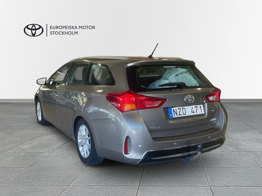 Bild 2 av Toyota Auris Touring Sports 2.0 D-4D KOMBI EXECUTIVE - V-HJUL/DRAG/MOTORVÄRMARE