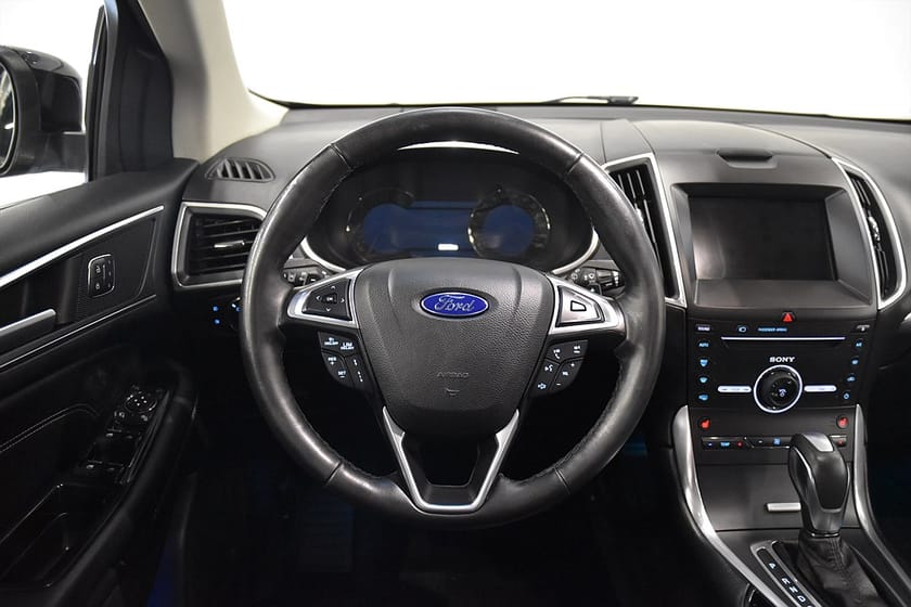 Bild 2 av Ford Edge 2.0 Bi-Turbo AWD Aut Titanium Drag B-kam AdaptivF Navi Skinn 210hk