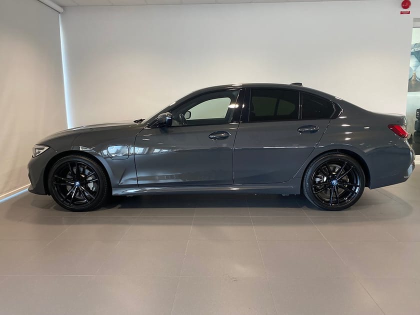 Bild 2 av BMW 330e xDrive Sedan M Sport Sportsäte Rattvärme