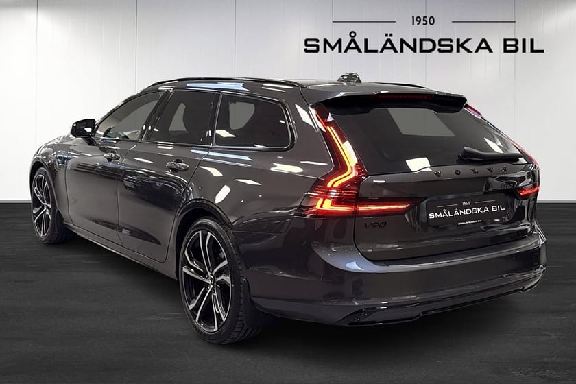 Bild 3 av Volvo V90 Recharge T8 AWD Geartronic R-Design Pro Edition