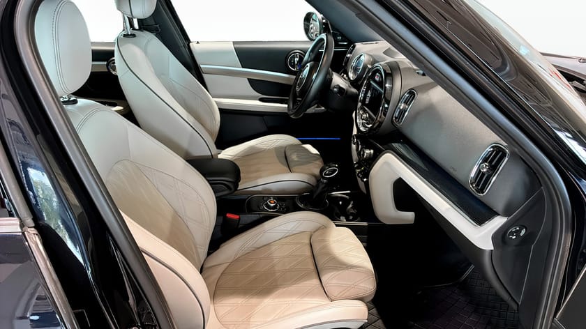 Bild 3 av MINI Countryman Cooper SE ALL4 224 hk / Navi / Harman Kardon / Apple CarPlay / HuD
