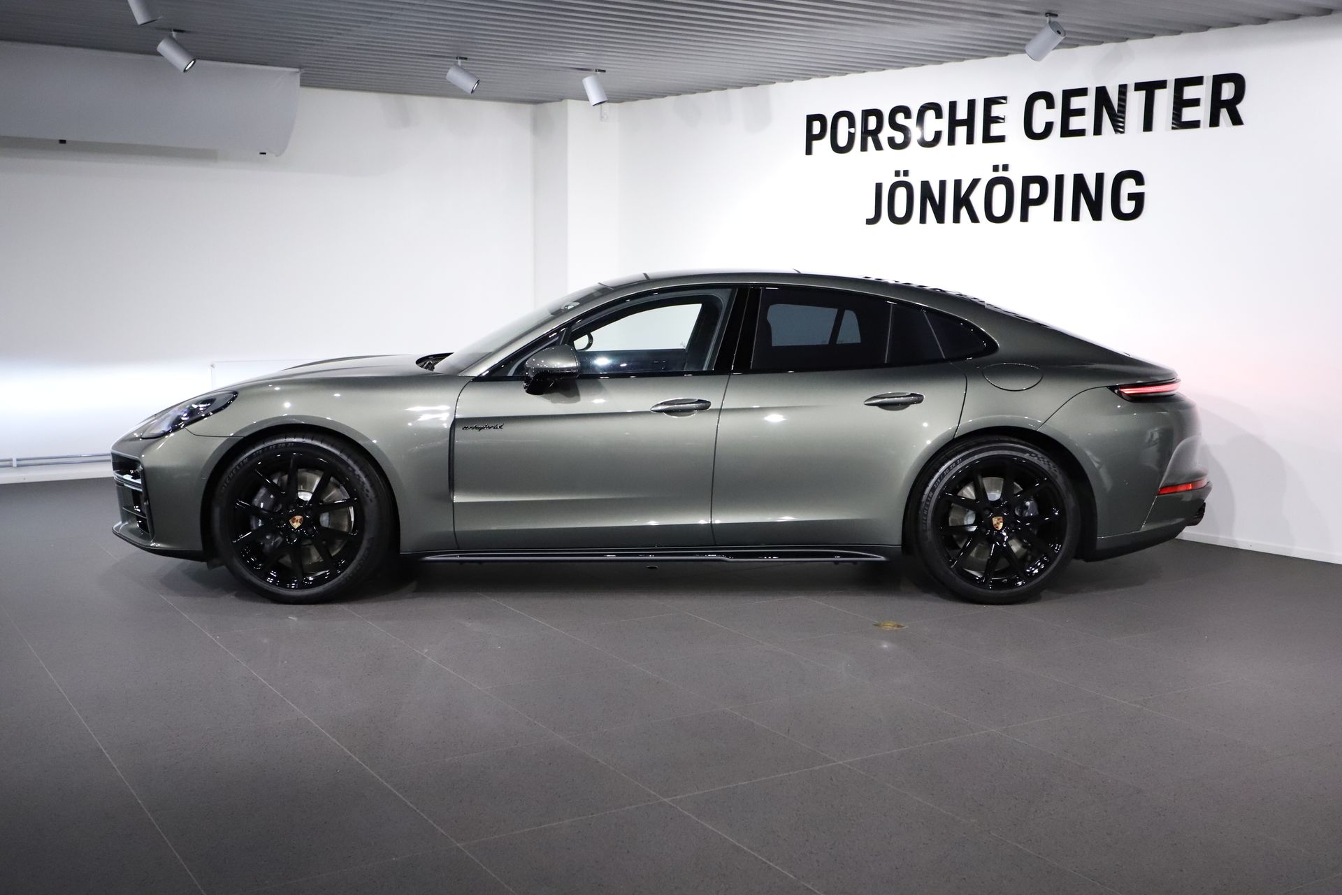 Porsche Panamera 4 E-Hybrid 470hk 2025, bild 2/10