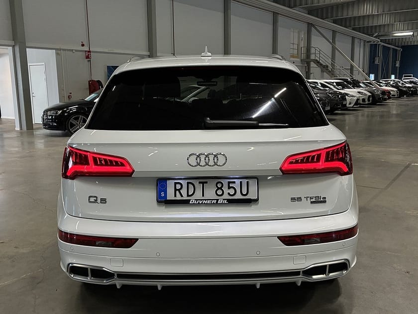 Bild 5 av Audi Q5 55 TFSI e quattro Luft | Cockpit | Navi