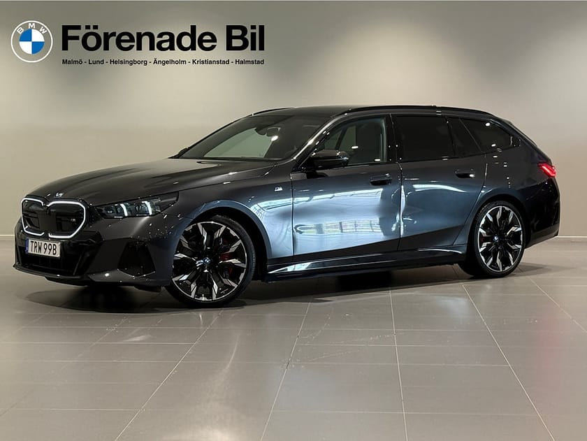 Bild 1 av BMW i5 M60 xDrive Touring M Sport Pro Panorama Drag B&W 21"