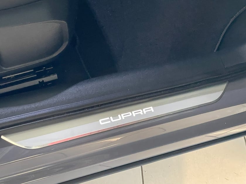 Bild 3 av CUPRA Formentor e-Hybrid 204HK ENDAST 1.989 mil