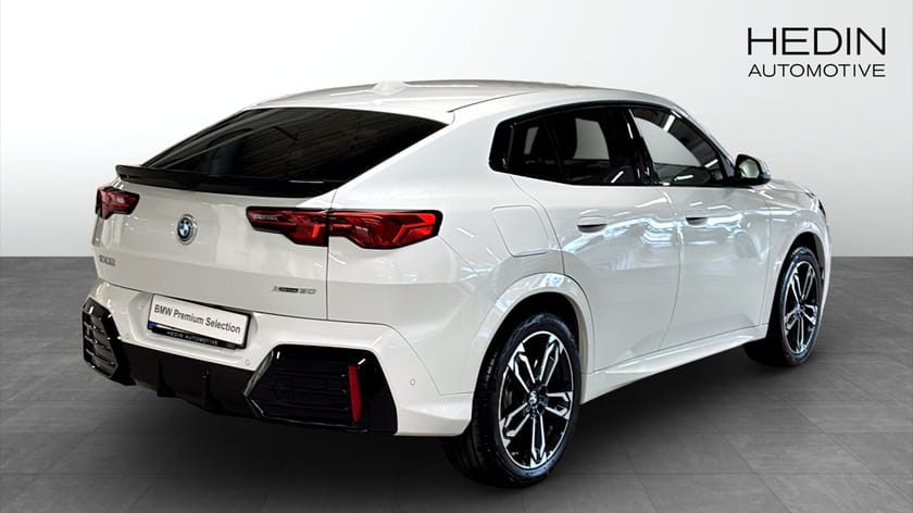 Bild 2 av BMW iX2 xDrive30 M Sport DAP Rattvärme dragkrok