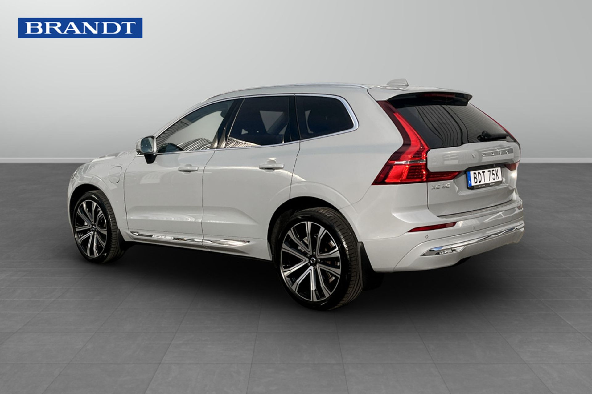 Volvo XC60 T6 Plug-In Hybrid AWD 2025, bild 2/9