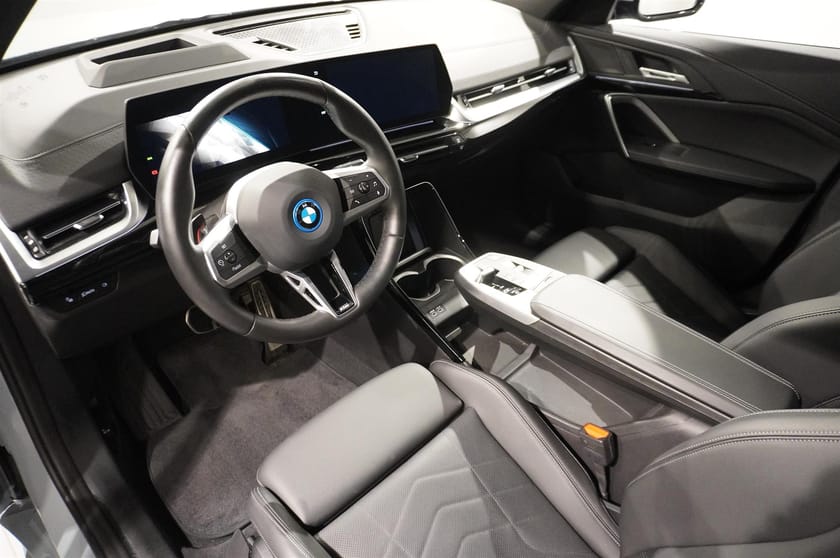 Bild 5 av BMW iX2 eDrive20 xDrive20 M Sport Innovation Fartpilot Headup PA BSI