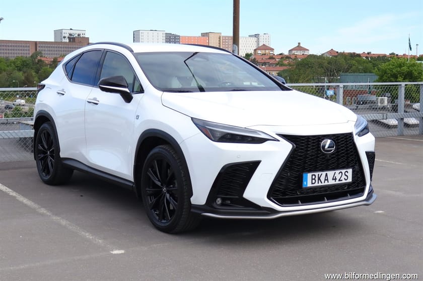Bild 2 av Lexus NX 450h+ E-Four F Sport Plug-In S/V-hjul 1 ägare