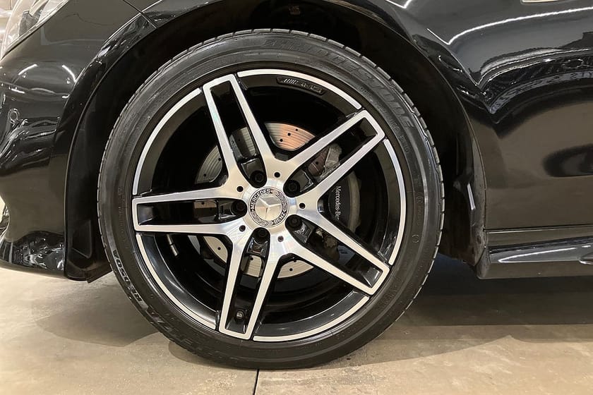Bild 4 av Mercedes-Benz E 220 BlueTEC 4MATIC AMG-Sport / 1-Ägare / H/K / Värmare