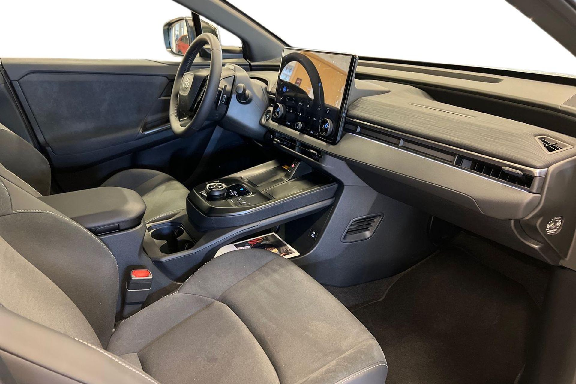 Toyota C-HR EXECUTIVE AWD 77 kWh 2026, bild 7/10
