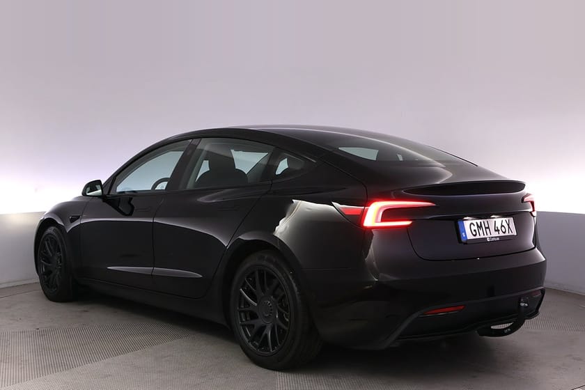 Bild 4 av Tesla Model 3 Standard Range Highland Autopilot Pano Drag