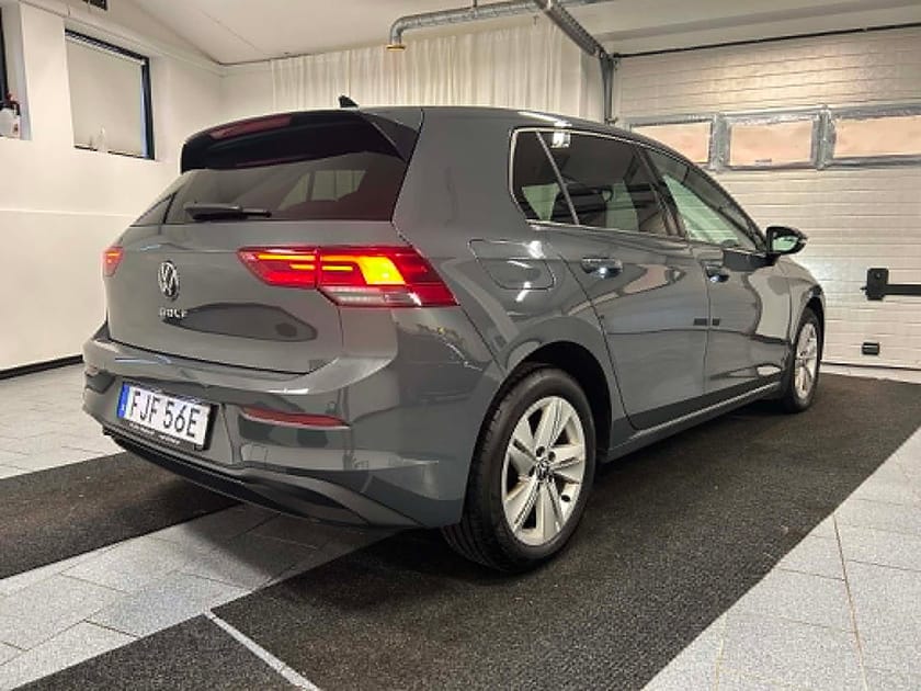 Bild 2 av Volkswagen Golf 2.0 TDI 115 hk DPF SCR Base Euro 6 Värmare NAVI Kamera