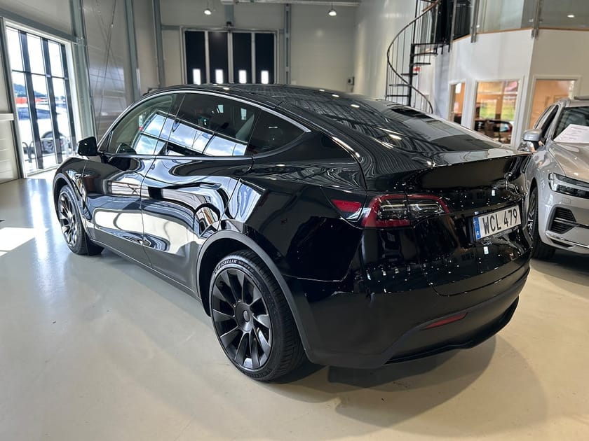 Bild 4 av Tesla Model Y Long Range AWD 514hk / Dragkrok / Moms