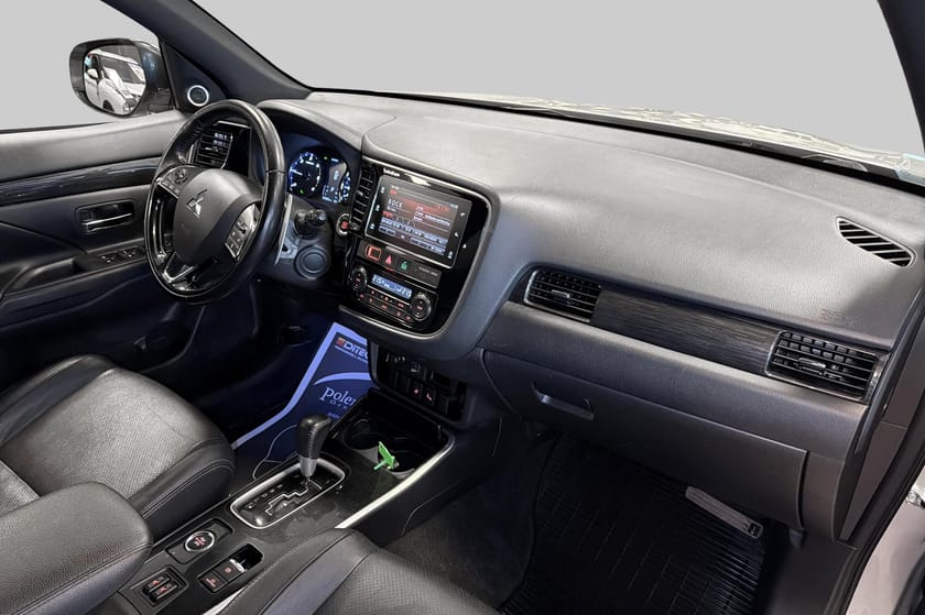 Bild 4 av Mitsubishi Outlander 2.2 Di-D 4WD Onyx 7-Sits T-Lucka Skinn