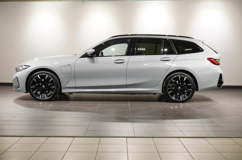 Bild 2 av BMW 330e xDrive Touring M Sport Active Edt. Drag HiFi Fartpilot