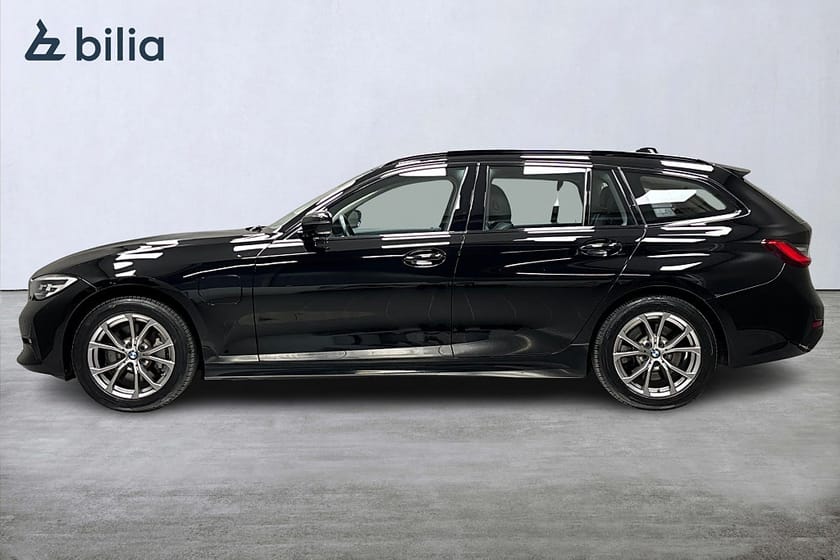 Bild 4 av BMW 330e xDrive Touring / KAMPANJBIL/ Sport line / Sport Stolar