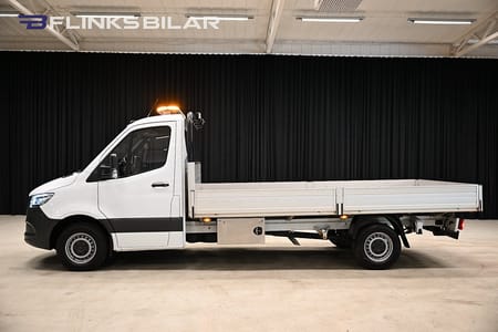 Mercedes-Benz Sprinter 317 CDI RWD Chassi 9G 170HK L4|Långflak|LED|Drag|Värmare|Leasbar