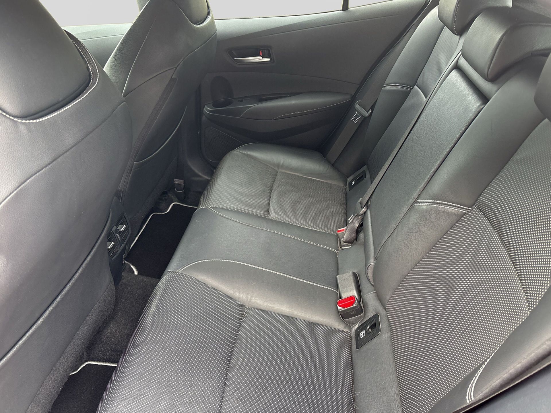 Toyota Corolla Hybrid 2019, bild 7/10
