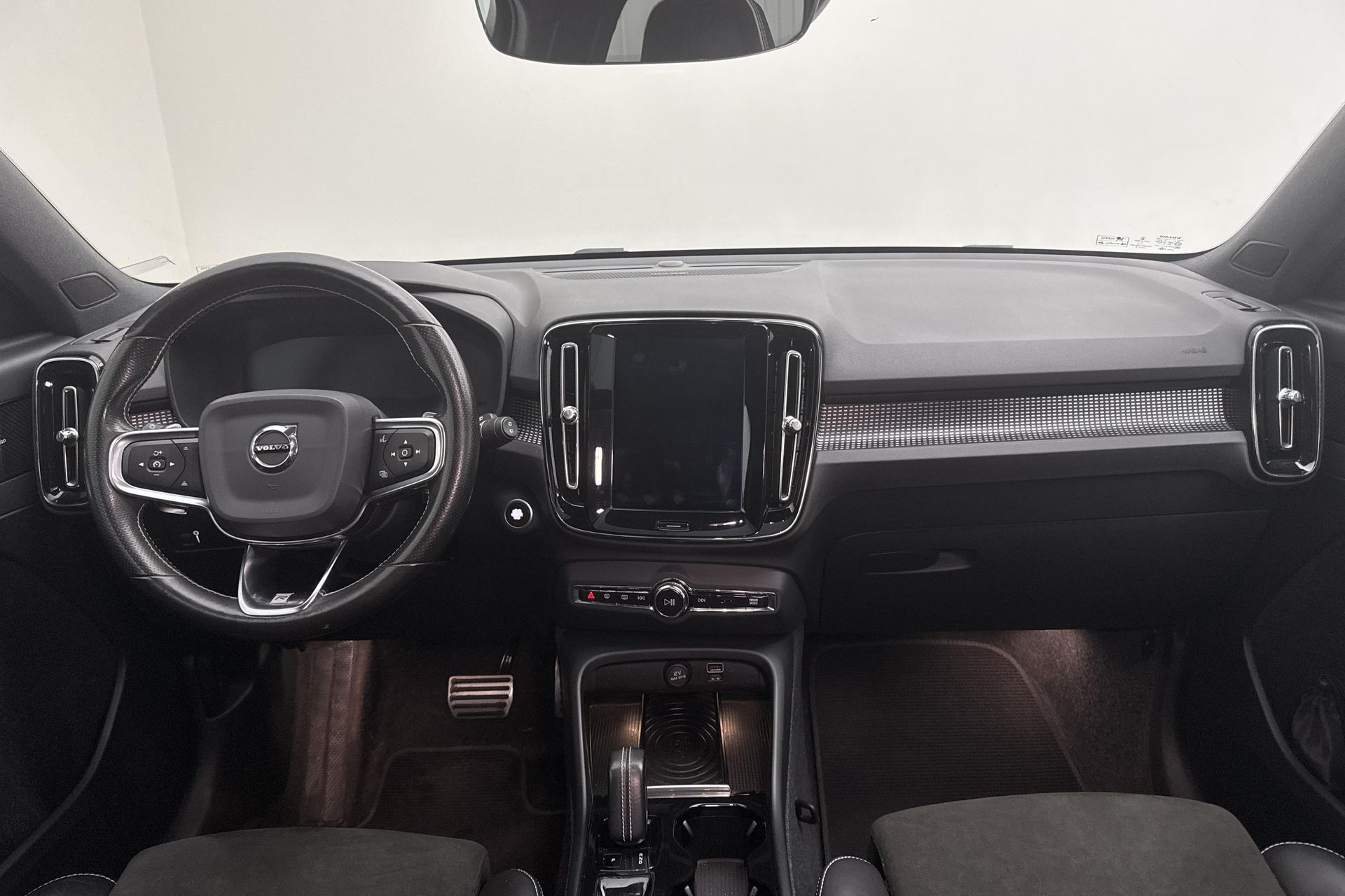 Volvo XC40 D4 AWD 2018, photo 7/10