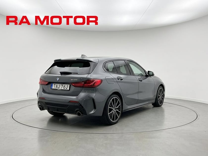 Bild 5 av BMW M135i xDrive 306hk M Sport| Pano | H/K | Skalstolar | Adaptiv
