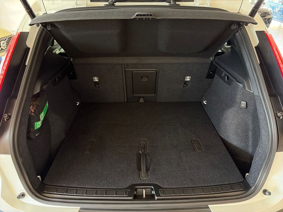 Volvo XC40 2025 - miniatyr 17